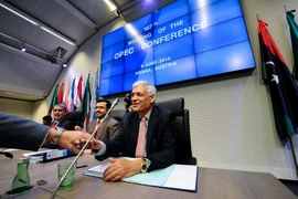 Tổng thư ký OPEC Abdullah al-Badri (giữa) phát biểu trước lễ khai mạc cuộc họp của OPEC tại Vienna. (Nguồn: THX/TTXVN)