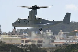 Máy bay MV-22 Osprey hạ cánh tại Căn cứ không quân Futenma ở thành phố Ginowan, tỉnh Okinawa. (Nguồn: Kyodo/TTXVN)