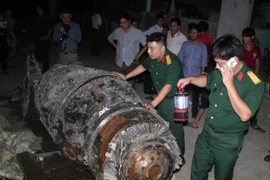 Ngư dân Hà Tĩnh phát hiện một khối kim loại lạ dưới đáy biển