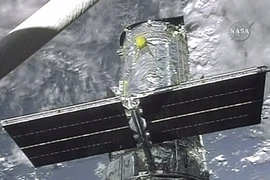 NASA kỷ niệm 25 năm ngày đưa kính Hubble vào không gian