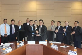 Việt Nam-Singapore ký biên bản ghi nhớ về hợp tác quân y