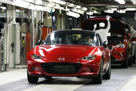 Mazda MX-5 Sport đời 2016 tiêu chuẩn có giá gần 25.000 USD
