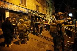 Binh sỹ Liban phong tỏa hiện trường vụ đánh bom. (Nguồn: AFP/TTXVN)