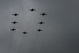 Trung Quốc tung chiến đấu cơ sau vụ bom rơi từ máy bay Myanmar