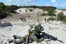 Binh sỹ NATO tham gia một cuộc tập trận. (Nguồn: AFP/TTXVN) 