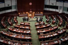 Các nghị sỹ Hong Kong sau cuộc bỏ phiếu ngày 18/6. (Nguồn: AFP/TTXVN)