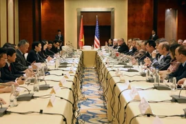 Chủ tịch nước Trương Tấn Sang toạ đàm với các Tập đoàn Hoa Kỳ, trong chương trình Hội nghị cấp cao APEC lần thứ 23 tại Philippines. (Ảnh: Nguyễn Khang/TTXVN)