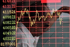 Sắc đỏ tràn ngập bảng niêm yết các chỉ số chứng khoán ở thị trường chứng khoán Hải Khẩu, thủ phủ tỉnh Hải Nam, miền nam Trung Quốc ngày 12/8. (Nguồn: THX/TTXVN)