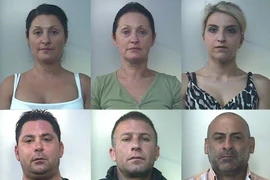 Những đối tượng bị bắt giữ trong chiến dịch truy quét. (Nguồn: AFP/TTXVN)