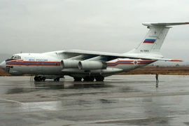 Máy bay của Nga vận chuyển hàng cứu trợ đến sân bay quốc tế Bassel al-Assad, thành phố cảng Latakia, Syria hồi năm 2013. (Nguồn: AFP/TTXVN)