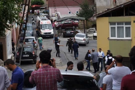 Cảnh sát gác bên ngoài Lãnh sự quán Mỹ ở Istanbul ngày 10/8. (Nguồn: THX/TTXVN)