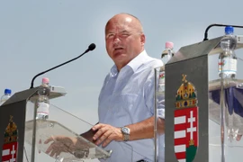 Bộ trưởng Quốc phòng Hungary Csaba Hende. (Nguồn: origo.hu) 