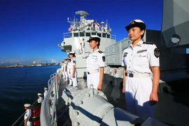Các tàu hải quân Trung Quốc cập Trân Châu Cảng ở Hawaii. (Nguồn: THX/TTXVN)