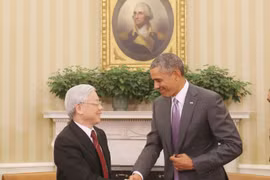 Tổng thống Hoa Kỳ Barack Obama đón Tổng Bí thư Nguyễn Phú Trọng. (Ảnh : Trí Dũng/TTXVN)