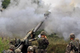 Binh sỹ Hàn Quốc tăng cường tập trận pháo binh. (Nguồn: Yonhap/TTXVN)