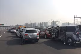 [Video] Hiện trường vụ tai nạn liên hoàn trên cầu ở Hàn Quốc