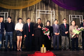 Các nghệ sỹ tham gia buổi diễn. (Ảnh: Trần Quang Vinh/Vietnam+)