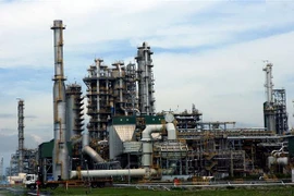 Một góc nhà máy lọc dầu Dung Quất. (Ảnh: Huy Hùng/TTXVN)