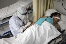 Bệnh nhân nhiễm COVID-19 điều trị tại bệnh viện ở Mexico City, Mexico. (Ảnh: AFP/TTXVN)