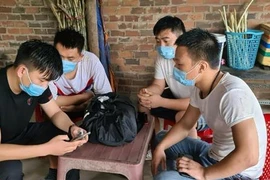 Ảnh 4 đối tượng người nước ngoài trốn khỏi khu cách ly. (Ảnh: TTXVN phát)