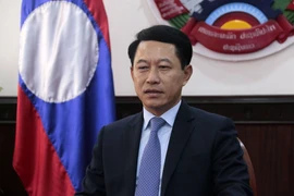 Bộ trưởng Ngoại giao Lào Saleumsay Kommasith tại buổi trả lời phỏng vấn phóng viên TTXVN tại Lào. (Ảnh: Thu Phương/Vietnam+)