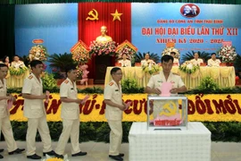Các đại biểu bầu trực tiếp bí thư tại đại hội. (Ảnh: Thế Duyệt/TTXVN)