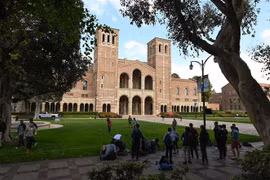 Sinh viên tại trường đại học California ở Los Angeles, California, Mỹ. (Ảnh: AFP/TTXVN)