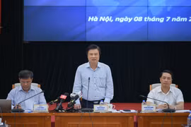 Thứ trưởng Bộ Giáo dục và Đào tạo chủ trì buổi họp báo. (Ảnh: Bộ GD-ĐT)