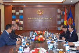 Quang cảnh buổi làm việc giữa Bộ trưởng Bộ Giáo dục và Đào tạo Nguyễn Kim Sơn và Đại sứ Hungary. (Ảnh: PV)