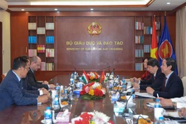 Quang cảnh buổi làm việc giữa Bộ trưởng Bộ Giáo dục và Đào tạo Nguyễn Kim Sơn và Đại sứ Hungary. (Ảnh: PV)