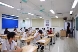 Thí sinh dự thi tốt nghiệp trung học phổ thông. (Ảnh: TTXVN)