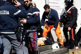 Thủ tướng Italy chỉ trích hệ thống an ninh sau vụ xả súng