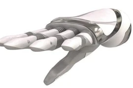 Italy chế tạo tay robot sinh học thế hệ mới cho người tàn tật