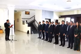 Quang cảnh lễ dâng hương. (Ảnh: Hoàng Minh/TTXVN)