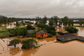 Cảnh ngập lụt sau những trận mưa lớn tại Capela de Santana, bang Rio Grande do Sul, Brazil. (Ảnh: AFP/TTXVN)