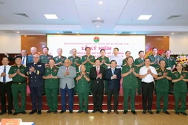 Các tướng lĩnh, nhân chứng lịch sử, đại diện các bộ, ban ngành và các đại biểu dự lễ kỷ niệm. (Ảnh: Trọng Đức/TTXVN)
