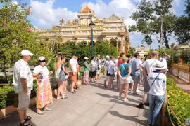 Năm 2016 đánh dấu mốc tăng trưởng ngoạn mục lượng du khách quốc tế đến Việt Nam. (Ảnh: An Hiếu/TTXVN)
