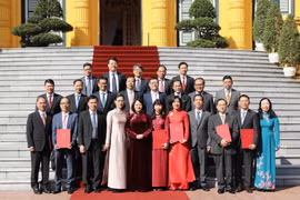 Phó Chủ tịch nước Đặng Thị Ngọc Thịnh với các Đại sứ Việt Nam tại nước ngoài nhiệm kỳ 2019-2022. (Ảnh: Lâm Khánh/TTXVN)