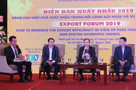 Các chuyên gia chia sẻ thông tin tại Diễn đàn. (Ảnh: Xuân Anh/TTXVN)