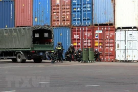 Diễn tập phòng chống khủng bố, bảo đảm an ninh cảng biển. (Ảnh: Đỗ Trưởng/TTXVN) 