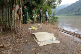Thi thể em Hà Văn Vương được tìm thấy cách nhà khoảng 5km. (Nguồn: TTXVN)