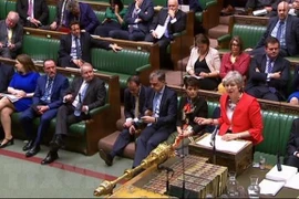 Thủ tướng Anh Theresa May phát biểu trước Hạ viện. (Nguồn: AFP/TTXVN)