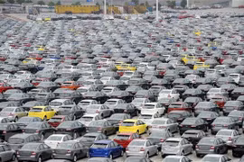 Xe ôtô mới tại công ty liên doanh Ford Mazda ở thành phố Trùng Khánh, Trung Quốc. (Nguồn: AFP/TTXVN)
