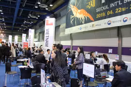 Khu vực gian hàng của các doanh nghiệp Việt Nam dự Hội chợ Thủy sản quốc tế Seoul 2019. (Ảnh: Hữu Tuyên/TTXVN) 