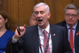 Nghị sỹ Lindsay Hoyle phát biểu tại phiên họp Hạ viện Anh ở London ngày 4/11/2019. (Ảnh: AFP/TTXVN)