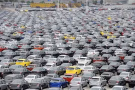Xe ôtô mới tại công ty liên doanh Ford Mazda ở thành phố Trùng Khánh, Trung Quốc. (Nguồn: AFP/TTXVN)
