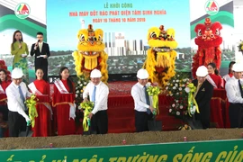 Khởi công xây dựng nhà máy đốt rác phát điện Tâm Sinh Nghĩa. (Ảnh: Trần Xuân Tình/TTXVN)