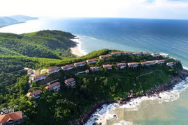 Khu du lịch Laguna Lăng Cô từ trên cao nhìn xuống. (Nguồn: lagunalangco)