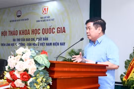 Phó giáo sư, tiến sỹ Nguyễn Viết Thảo, Phó Giám đốc Học viện Chính trị quốc gia Hồ Chí Minh phát biểu khai mạc. (Ảnh: Minh Quyết/TTXVN)