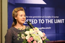 Đại biện Đại sứ quán Đan Mạch tại Việt Nam Louise Holmsgaard phát biểu khai mạc triển lãm. (Ảnh: Tiến Lực/TTXVN)